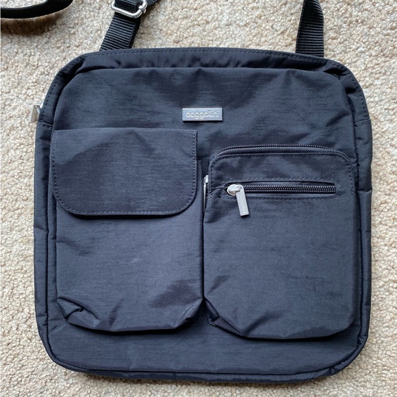 Baggallini Crossbody Bag - Picture 3 of 13